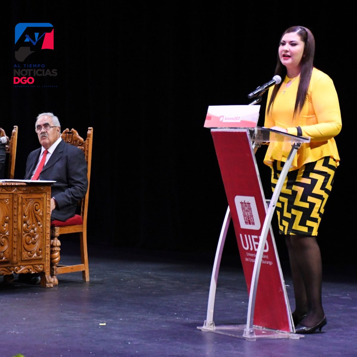 DanielReta's tweet photo. ⭕️ #SagrarioSalasName asume como Directora de la Facultad de Psicología y Terapia de la Comunicación Humana. @AlTiempoDgo 

En un emotivo acto en el auditorio de la Universidad Juárez @UJED_Oficial este miércoles a las siete de la tarde, #SagrarioSalasName tomó protesta como la nueva Directora de la Facultad de Psicología y Terapia de la Comunicación Humana. Con la presencia del Rector Rubén Solís, quien destacó su compromiso con la institución y la excelencia académica, Salas Name expresó su gratitud y reafirmó su compromiso con el crecimiento de la facultad y la formación integral de los estudiantes. 

Con una amplia trayectoria en la institución, se comprometió a ser  una líder incluyente y visionaria para llevar a la facultad hacia nuevos horizontes de excelencia académica e innovación.
