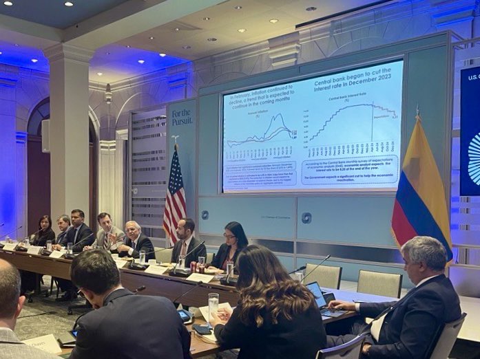 USCOLBC's tweet photo. Insightful conversation with Min. @ricardobonillag during #SpringMeetings2024. Discussed #FDIattraction, #healthcarespending, #customsmodernization &amp; #energytransition. The 🇺🇸 private sector is committed to advancing Colombia's economic agenda for inclusive &amp; sustainable growth. https://t.co/ntb2Io2ZjH