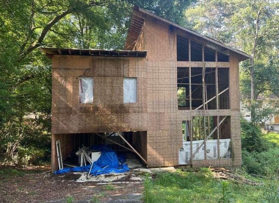 Out of curiosity I looked up the closest house to me under 300K in North Atlanta and got a good chuckle. This could be yours for $225K, a bargain 😂