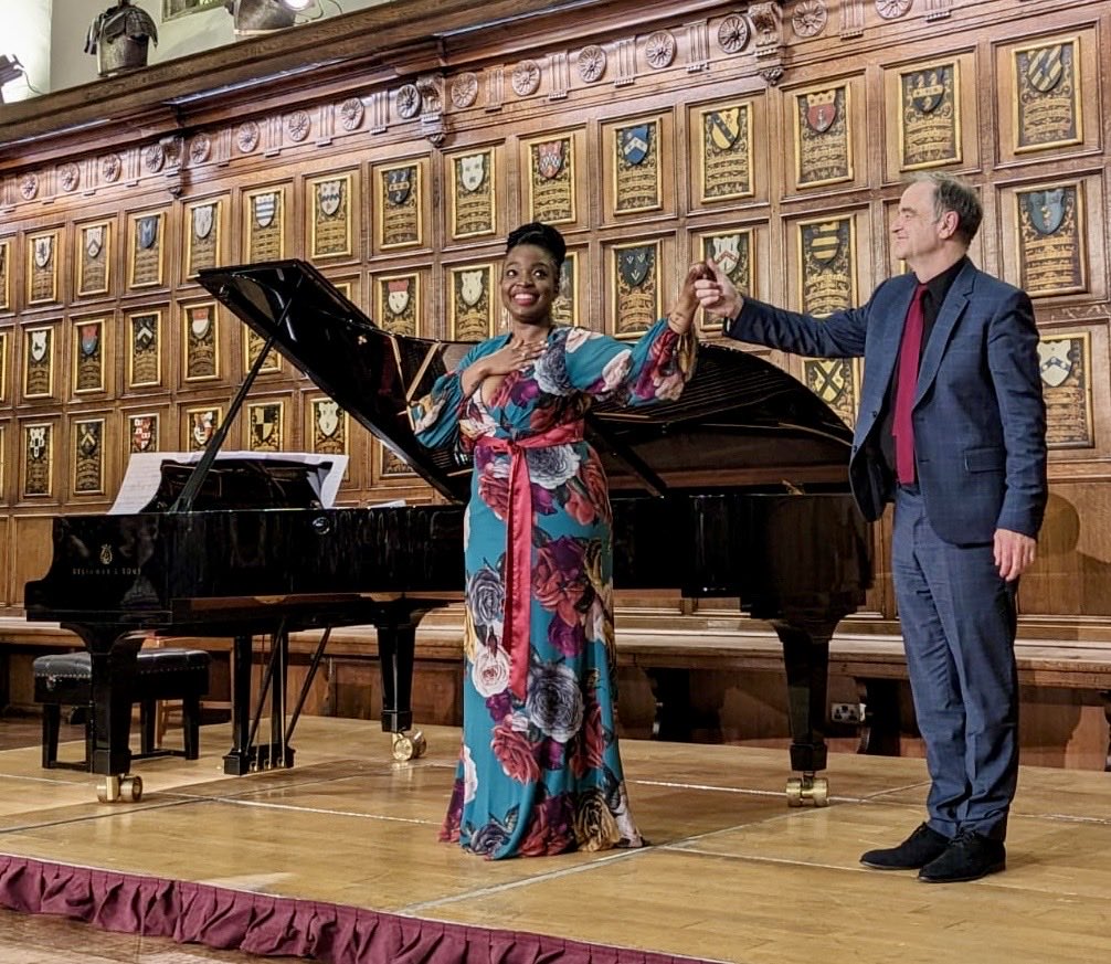 Such a pleasure to share the stage tonight at Middle Temple Hall with the wonderful French soprano @axellefanyo ⁦@templemusicfdn⁩ @TempleSong