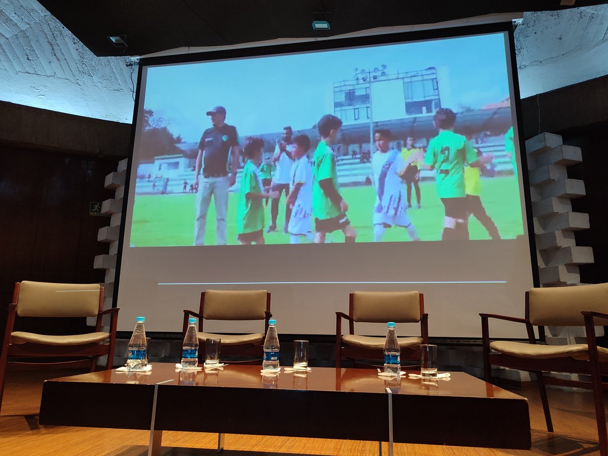⚽🥅 #DeporteQuito | Asistimos al evento de lanzamiento de la Fundación “Goles con Valores”, que tiene el objetivo de promover la erradicación de la violencia en el deporte infantil y fomenta una educación en valores.

Con deporte y recreación, #QuitoRenace