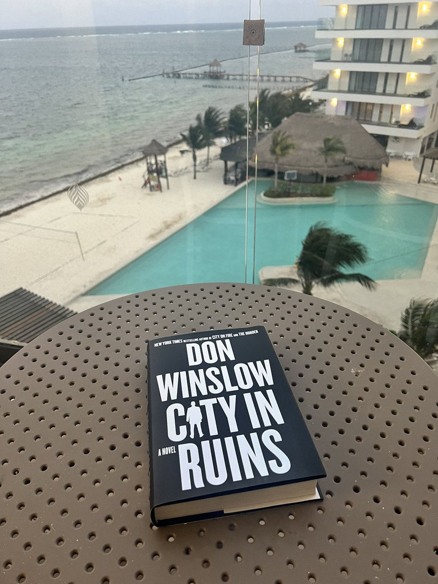 @donwinslow @StephenKing @BnSarasota I took your book to Cancun with me! 🙏🏻