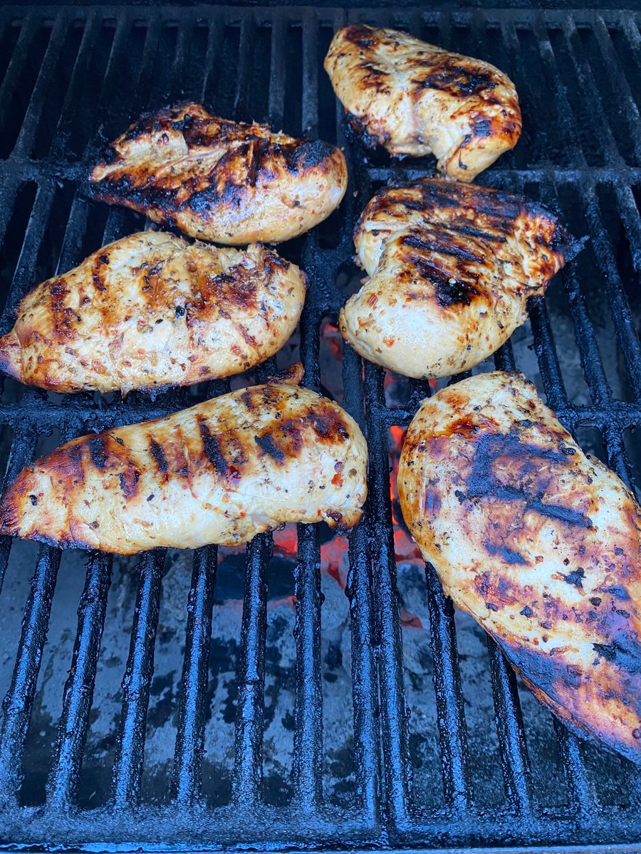 Good evening Friends. It’s good to be back home! Grilled chicken breast marinated in Italian dressing 🔥