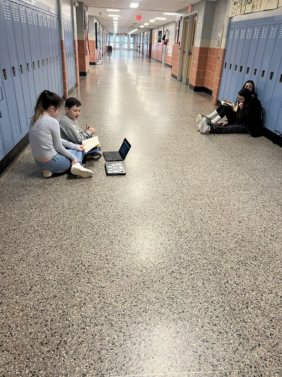 6th grade Ss analyzing poetry &amp; practicing fluency in partnerships using <a href="/MicrosoftFlip/">Flip</a> 📚 #mtpspride #180wayslionslead <a href="/Mrs_Boeh/">Kassandra Boehmer</a>