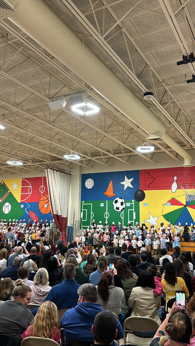 We are seeing an amazing kindergarten concert at Spaulding School! #d56achieves