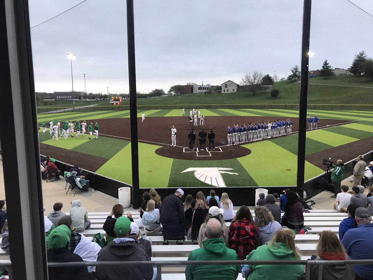 We’ve got a state-ranked rivalry matchup tonight at the brisk, windy Falcon Athletic Complex.

Class 4 No. 2 @BHSBaseball10 (15-7) is hosting Class 3 No. 7 @CometChronicle (12-5).

And yes, for the first time since 2018, these two teams will not meet in the postseason. #mopreps