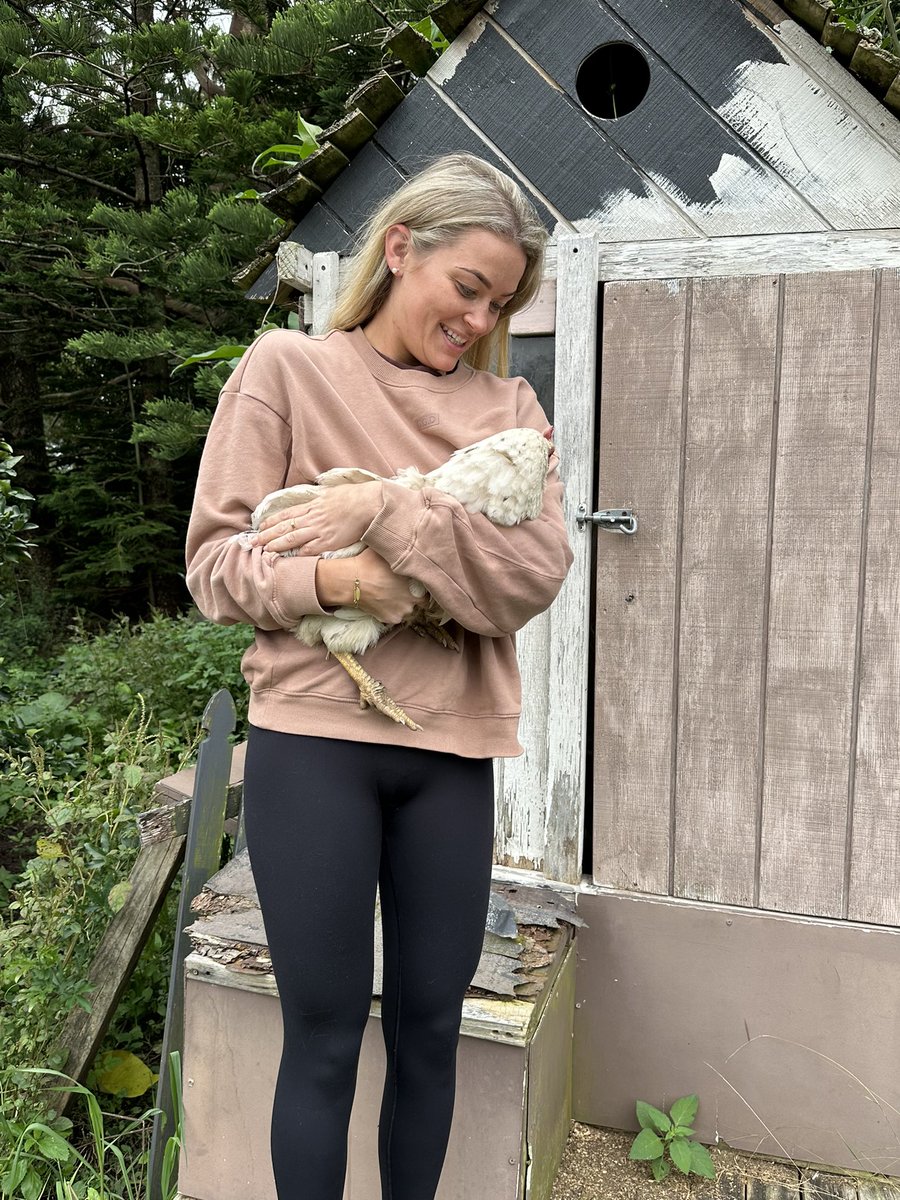 Photo taken just seconds before said chicken pecked my tooth Spent a day off this week at a friend’s farm outside of Sydney which did wonders for my mental health. Look after yourselves out there team 🤗