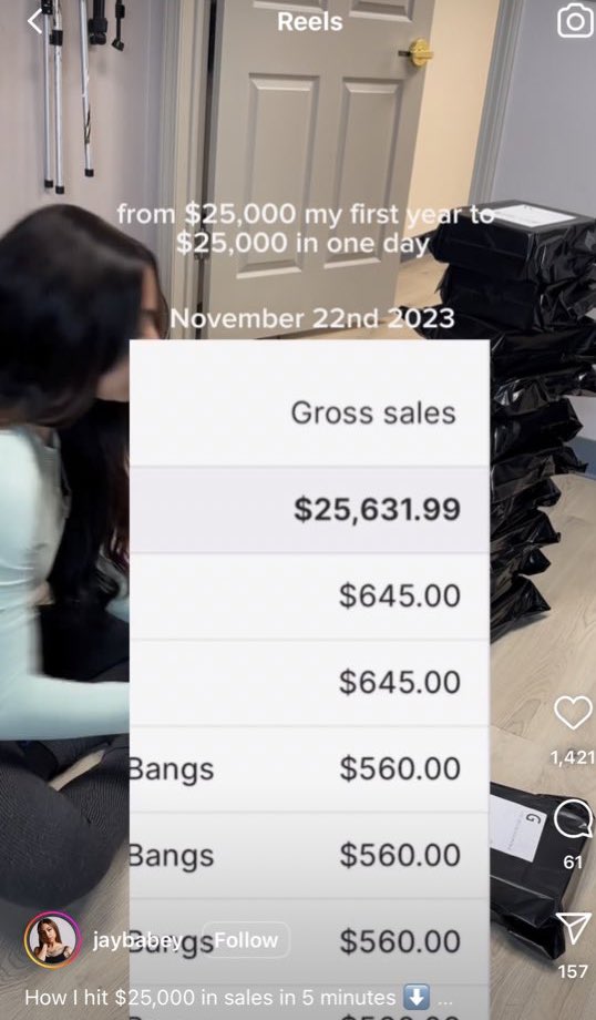 #motivating: A girl on IG sells out all 40 wigs on Instagram in FIVE MINUTES and made $25,000! So don’t ever say girls don’t have the money or they just buy cheap wigs. She said she got $25,000 in ONE YEAR. Now in 5 minutes! Lol.😂🤣
$$$$ #moneygang

Vid:
instagram.com/reel/C2Sr0DBrL…