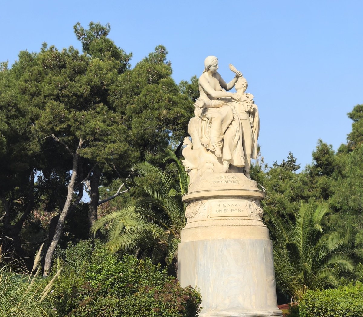 200 years ago today, Lord Byron died in Missolonghi, Greece at the age of 36. The greatest of the Philhellenes, non-greeks who fought to liberate Greece from centuries of Turkish occupation, he's loved in Greece but still a subject of gossip in the UK.

greekreporter.com/2018/04/19/lor…