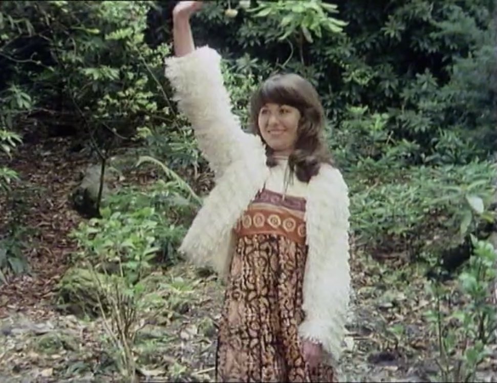 Remembering the much missed Elisabeth Sladen my all time favourite Doctor Who companion. Who very sadly passed away this date in 2011. 😔♥💜💐 #ElisabethSladen #DoctorWho