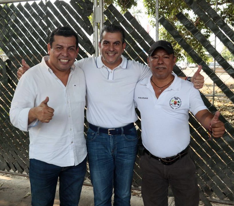 Aquí con dos grandes amigos y aliados de @PartidoMorenaMx y la 4T, Edgar Villatoro y Daniel López. #EnUnidad
¡Ánimo!