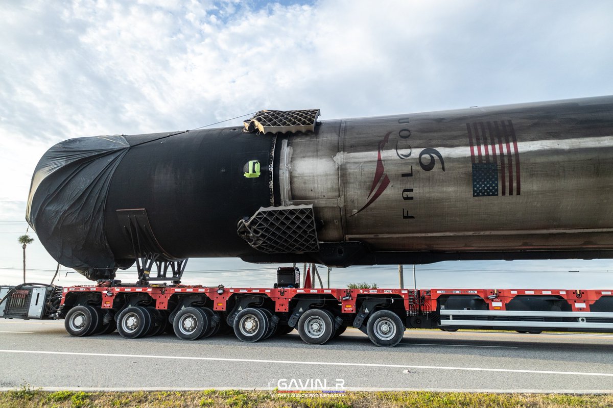 The @SpaceX train doesn't stop! 🚂 Just before launch, Falcon 9 B1062 was transported to HangarX after its record-breaking 20th flight. 📸: me for @TLPN_Official @elonmusk