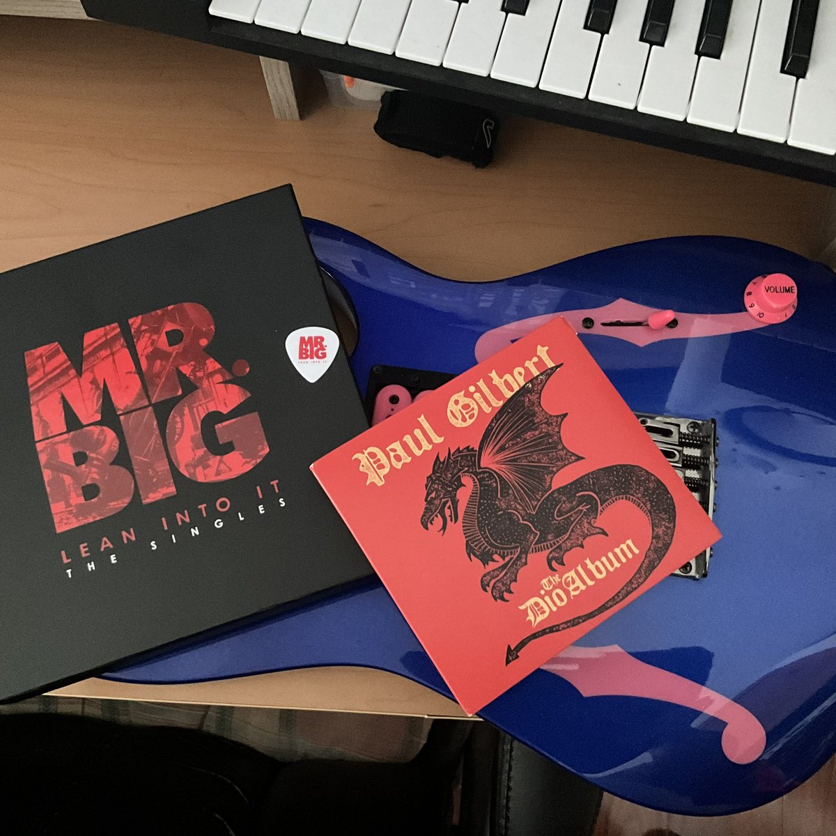 JuglarConDistor's tweet image. Apenas y alcancé boletos para conocer a @mrbigmusic en CDMX. Todo listo para el sábado!