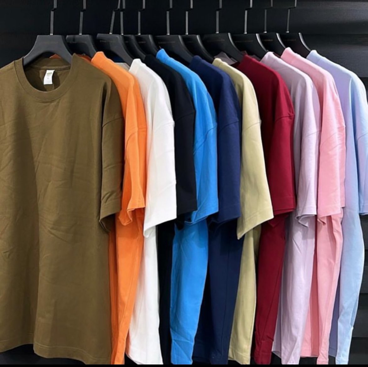 I sell quality and affordable plain t-shirts 🏷️4000 Available in sizes and colors✅ pls help me retweet 🥹🙏🏽