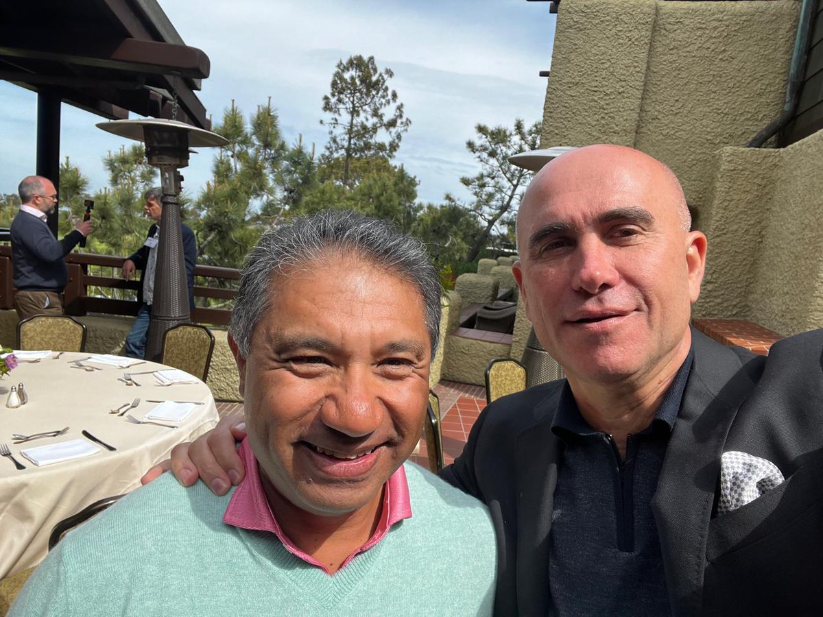 look who I ran into at #AvayaAnalystSummit <a href="/NidalAbouLtaif/">Nidal | نضال ابولطيف</a> <a href="/Avaya/">Avaya</a> @Avaya_MEA