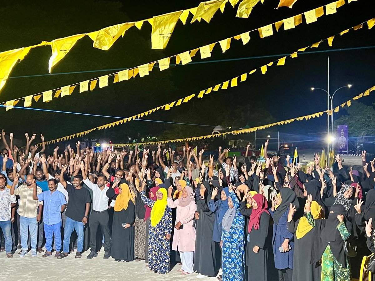 ameen_2024's tweet photo. ނުގުޑާފަދަ އަޒުމެެއްގައި، އިސްލާޙީ މަސައްކަތުގައި ފެށުނިއްސުރެ، ކަނޑީތީމު ދާއިރާގެ ލޮބުވެތި ރައްޔިތުންނާއި އެންމެ ގާތުން ދިމާވި ހުރިހާ ގޮންޖެހުންތަކާއި ސާބިތުވެ ކުރިމަތިލެއްވި ހަރަކާތްތެރި އިލްމީ، ޤާބިލު ޒުވާން ލީޑަރެއް 💪

ކަނޑީތީމު ދާއިރާއަށް; @AmeenC01 [ 3] ✔️

#ameen2024 https://t.co/EuBXvMqwT3