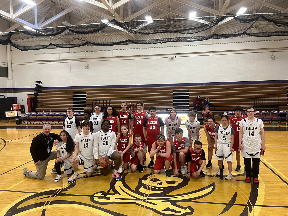More outstanding Unified Hoops action … this from Sachem East and Islip! 🏀