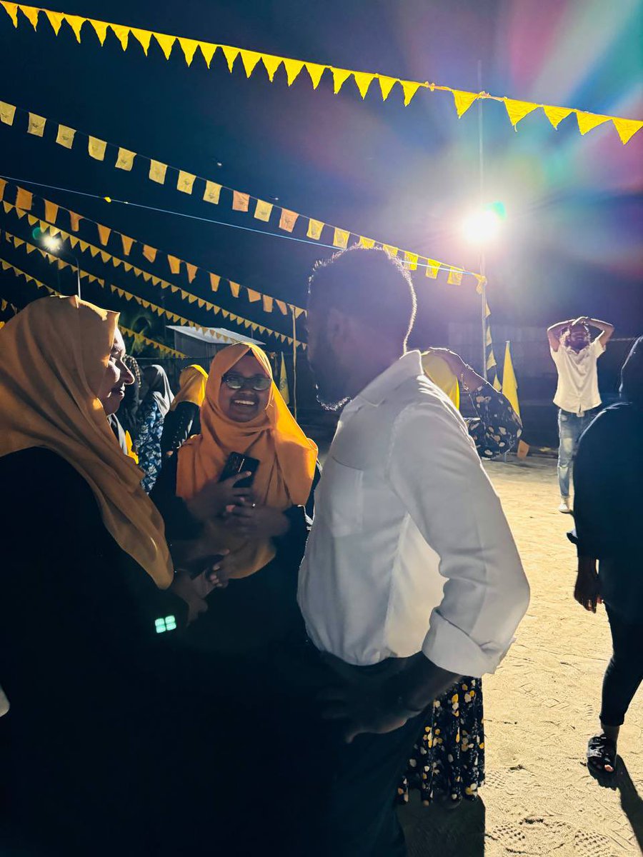 މީ  ކަނޑިތީމު ދާއިރާއިން <a href="/AmeenC01/">Ameen Faisal</a> އަށް ހުރެ ބަހައްޓާފަ ލިބުނު ލޯތްބާއި ތާޢީދެއް ނޫން! ފެށުނިއްސުރެ އެެއްފިކުރެއްގެ މަތީގަ ދެމިހުރެ، ދާއިރާގެ ރައްޔިތުންނާއި އަބަދުވެސް ކޮންމެ ވަގުތެއްގައިވެސް އެންމެ ގާތުން މަސައްކަތް ކުރުމުގެ ނަތީޖާ! 

#Live Goidhoo 

#ameen2024