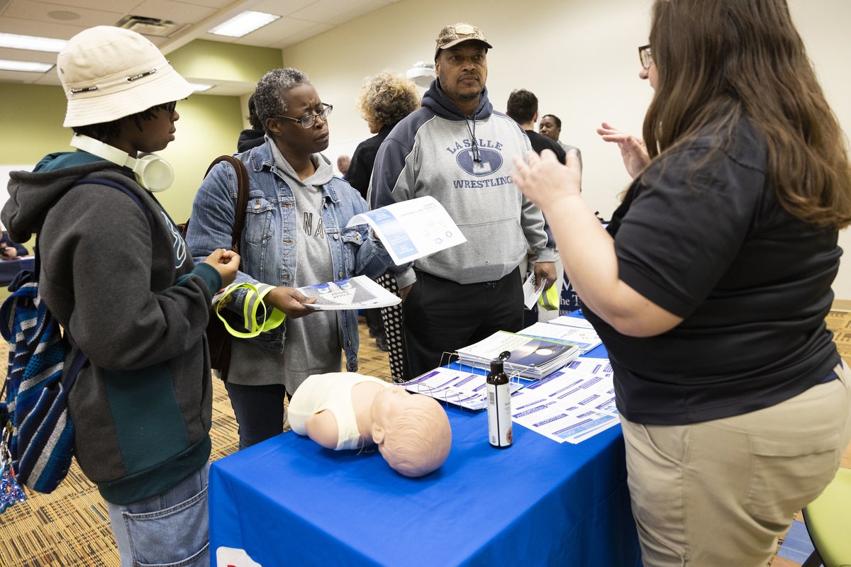 Not everyone wants to go to college & that's OKAY! @RepOMara & I hosted our Apprenticeship/Trades Fair this past Sat., because we wanted to show young ppl diverse career pathways available through apprenticeships/trades. 100+ in attendance. Thanks to everyone who participated.