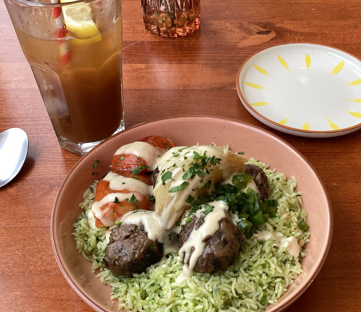 The ritual kebab bowl and the ritual ice tea. #LateLunch  #FlânLife