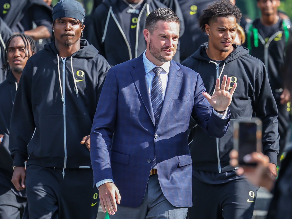 johncanzanobft's tweet photo. Oregon Ducks football @CoachDanLanning joins me today at 5 p.m. on the radio show. 

Listen to my talk with the #GoDucks coach via @750TheGame @FoxSportsEugene @960Sports @KSKRTheScore or stream it https://t.co/Ir6KxOK9L1 https://t.co/yExF8le8cF