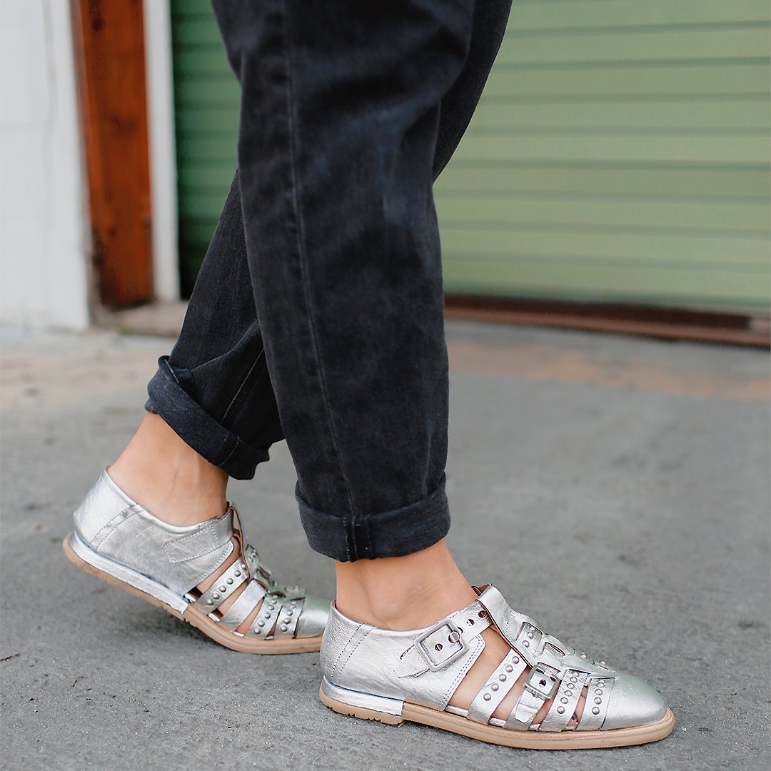 The strappy standout Thorpe goes with everything! 🖤 #as98 #thorpe114544 as98.net/thorpe.html?ut…