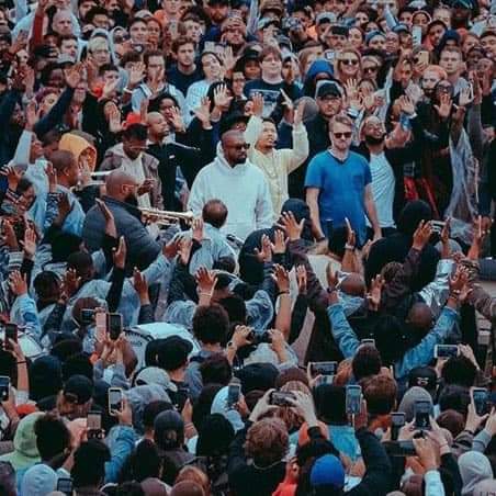nxstypxet's tweet photo. Kanye &amp; Máynez same energy. https://t.co/3BTh3G1xZJ