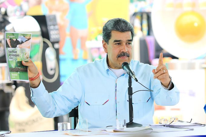 El presidente, Nicolás Maduro, desestimó las sanciones del gobierno de Estados Unidos contra Venezuela y afirmó que “más bien nos da más impulso”. “No necesitamos licencia para crecer, producir o trabajar”. 🦻🏻Oyó Biden. #BloqueoCero #donnalisi #Prelemi #oriele