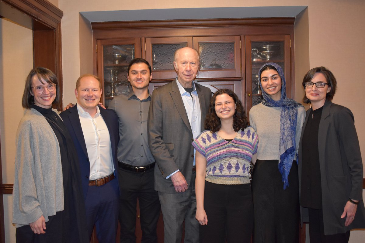 Last week, @HarvardCPL had the honor of hosting a dinner with David Gergen and the inaugural cohort of finalists for the David Gergen Summer Fellowship. We're excited about the prospects and connections this program offers to fellows. Learn more: lnkd.in/dDASFqah