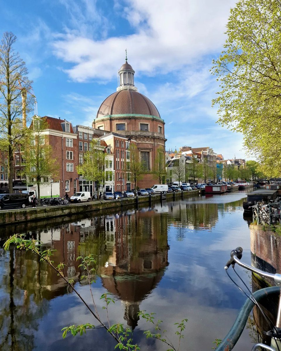 While strolling through the vibrant streets of Amsterdam, you cannot miss the iconic koepelkerk!🤩 

📸: @canalviewsuite