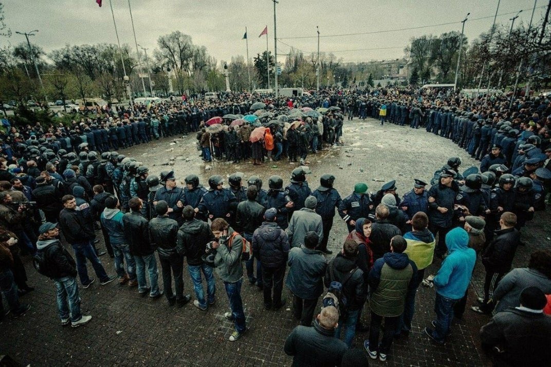 #Volgarev: 🗓 April 13 marked the tenth anniversary of the events in #Zaporozhye, where a mass rally of supporters of law and order became the target of an attack by members of neo-Nazi groups arriving from various regions of #Ukraine. In one of the central squares, over three…