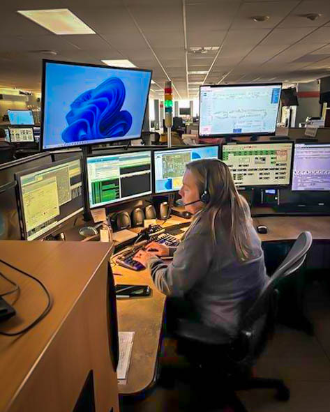 As we head into the end of National Telecommunicators Week, we just want to say again how grateful and thankful we are for all of our dispatchers! They are the first voices you hear and the unseen heroes behind every call. We appreciate you 💛🖤💛🖤💛🖤💛