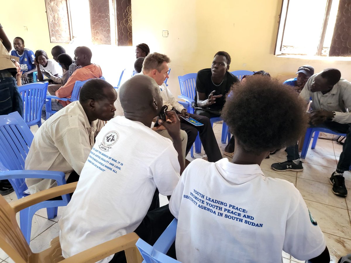 📍South Sudan🇸🇸 Young women and men support peace processes in the world's youngest country! Peacebuilding Fund partners met with youth peace ambassadors in Malakal during a consultation on the drafting of the National Youth, Peace, and Security Strategy.