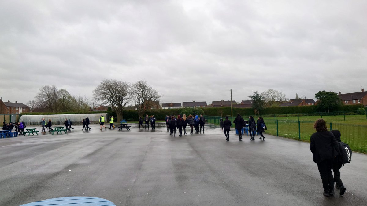 Well done to all of y8 who were involved in the Active mile today; despite the rain it was great to be active, get fresh air and chat with friends @NorthTynesidePE @longbentonhs #LHSLegends #KIDMAP