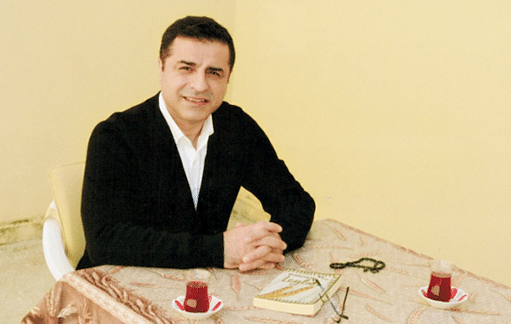HebunAbis's tweet photo. Ömrünü halkına adayan bir başkan. Kürt halkı seni unutmayacak ✌️ https://t.co/VoGHrT5WsB