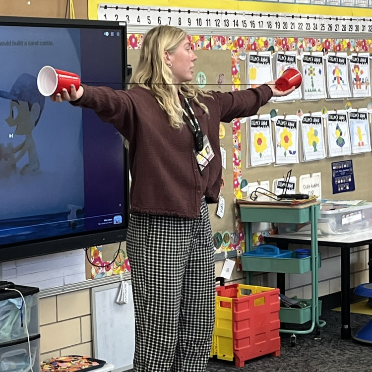 AberdeenOMT's tweet photo. 1st graders in Mrs. Salfrank's class enjoyed having Northern State teacher candidates teach science to us! We learned about animals, sound, and shadows/light. #ASDOMT #AberdeenPublicSchools https://t.co/ijbnBsPUkH