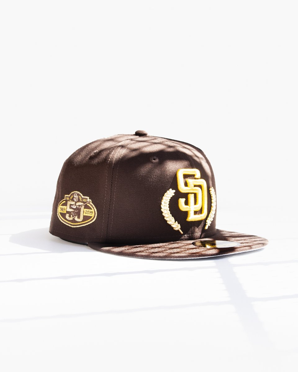 BillionCreation's tweet photo. Hey cap collectors! Check this New Era San Diego Padres Gold Leaf Fitted features an embroidered Padres logo and leaf pins.

Live now at https://t.co/AfA8dZTK7U!

#newera #fittedhats #padres #sandiegopadres #mlb #baseball #hatspins #capcollectors #mlb #baseball #petcopark https://t.co/RQmjeb42wp