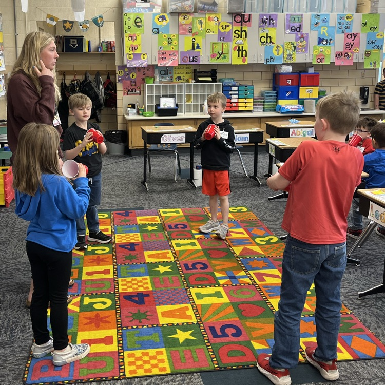 AberdeenOMT's tweet photo. 1st graders in Mrs. Salfrank's class enjoyed having Northern State teacher candidates teach science to us! We learned about animals, sound, and shadows/light. #ASDOMT #AberdeenPublicSchools https://t.co/ijbnBsPUkH