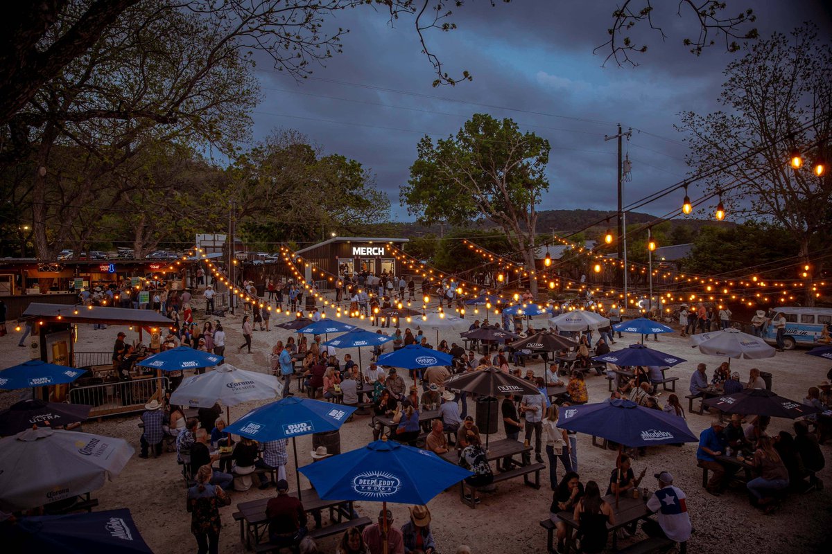 Summer nights here we come 🎶✨ Sign up for our email list or view our calendar at whitewaterrocks.com so you never miss a concert announcement. #nbtx #ontheriverunderthestars #livemusic 📸@christinafedd