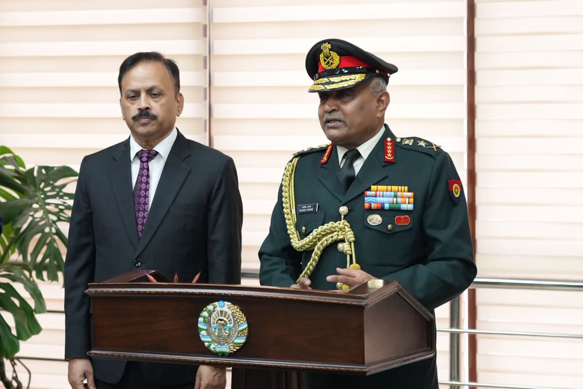 amb_tashkent's tweet photo. He was accompanied by Charge D’Affairs Mr Arif Saeed and First Deputy Minister of Defence and  Chief of General Staff of the Uzbekistan Armed Forces, Major General Shukhrat Khalmukhamedov. The IT lab reflects the ever strengthening defence cooperation between both nations. 2/2 https://t.co/qxPCEXGscD