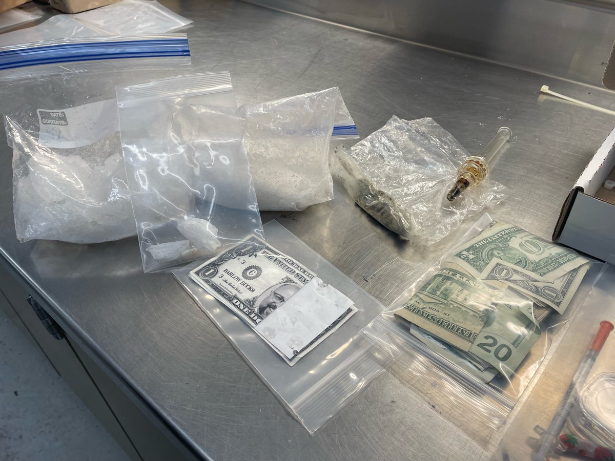 Officers with our Liberty Patrol Division Homeless Resource Center (HRC) squad safely arrested a 55-year-old man and seized a large quantity of methamphetamine, cash, a gun, and two knives. Details: slcpd.com/2024/04/18/slc… #SLC #SLCPD #SaltLakeCity