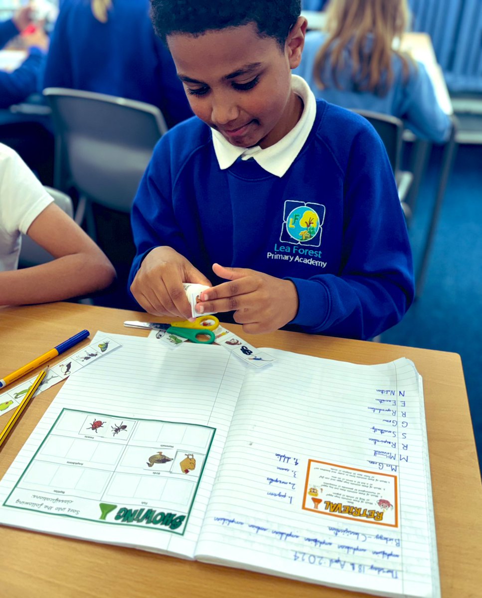 Lea_Forest_Lift's tweet photo. I really enjoyed being back in the classroom this afternoon teaching Science to 4SH whilst @LFP_MRS_HARTLES was at the Y4 #TeamMids network meeting with @LFP_DHT_MrW 🩵🙌🏻💙 @lea_forest_aet @AETAcademies @mrsrmurad @lisa_radigan @BirminghamEdu https://t.co/2pic2rdzF5