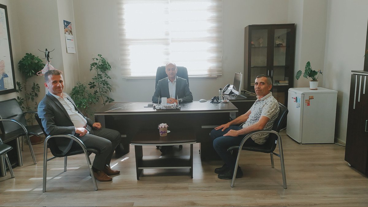 MUDURUMCOM's tweet photo. Daha önce Antakya ilçe Milli Eğitim Müdürlüğünde Şube Müdürü olarak görev yapan Adana Sarıçam İlçe Milli Eğitim Şube Müdürü Sayın Osman Şevket İYİ'yi makamında ziyaret ettim. Müdürüme hoş sohbeti ve misafirperverliginden dolayı teşekkür ediyorum https://t.co/PxygUcoz7l