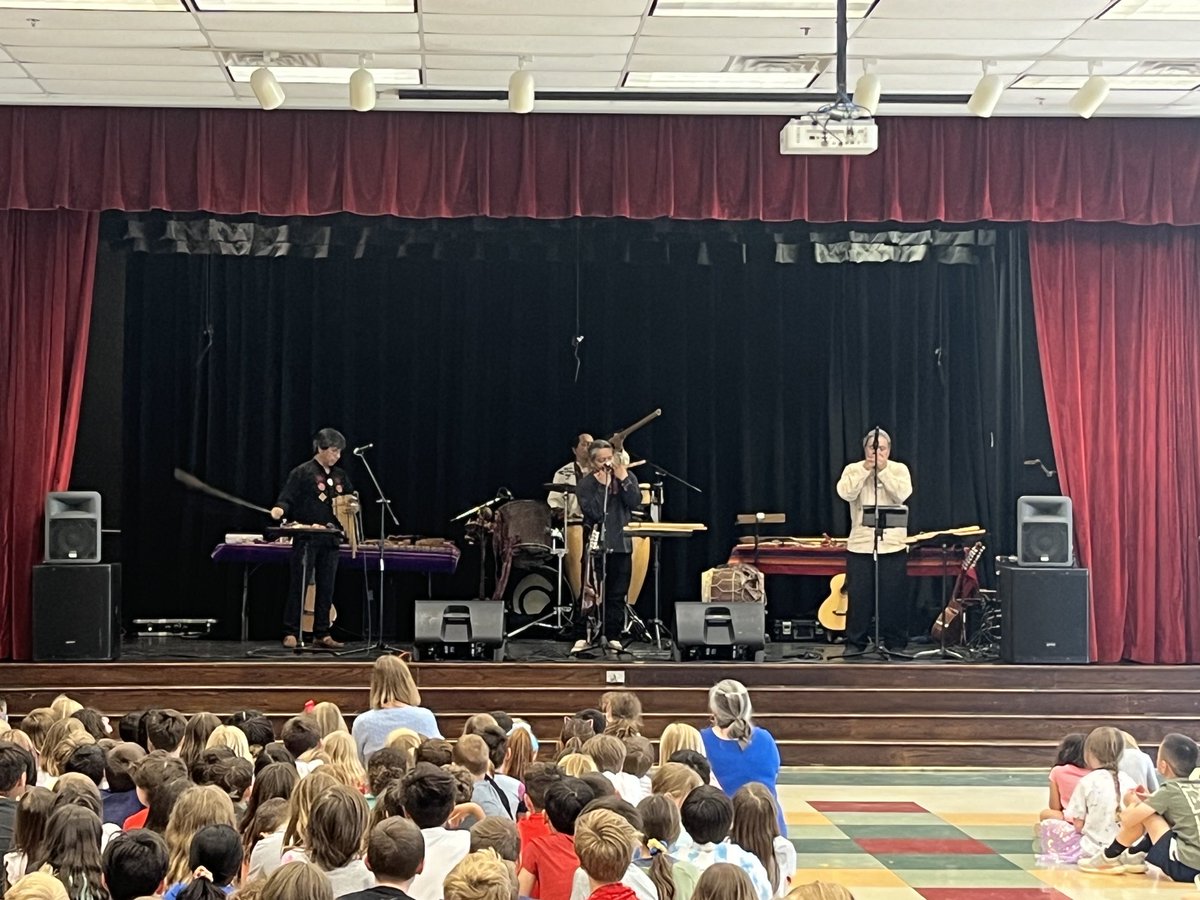 NTMKnightsAPS's tweet photo. Thank you to Andes Manta for introducing us to sounds of the Amazon Rainforest through music! ⁦@EGardnerAPS⁩ ⁦@NottinghamPTA⁩ ⁦@APSArts⁩ https://t.co/qw3OMs5Y2n