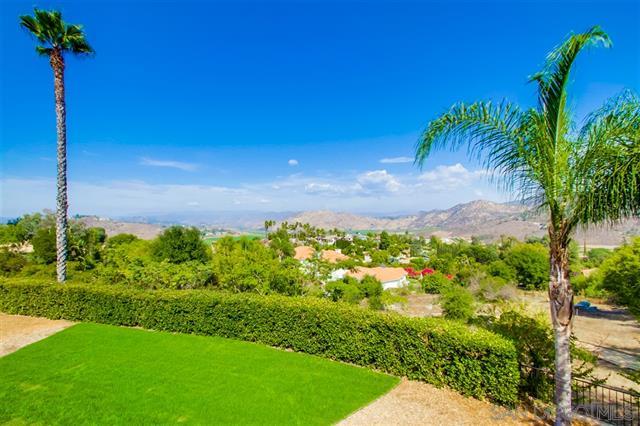 #ThrowbackThursdayRealEstate is today! Time to show off this beautiful home with stunning views and layouts in Rancho Bernardo! Let me know what you think in the comments and call or text me if you're looking to buy or sell home like this! (619) 980-4863 #sold #elitehomessd