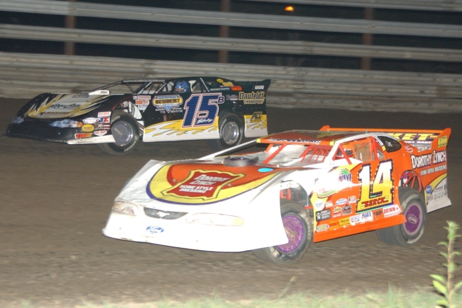 Today's #𝐓𝐡𝐫𝐨𝐰𝐛𝐚𝐜𝐤𝐓𝐡𝐮𝐫𝐬𝐝𝐚𝐲 takes us back to July 31, 2003, the night Brian Birkhofer won a World Dirt Racing League semifeature at Southern Iowa Speedway. See here to visit our comprehensive photo archive & #TBT albums ➡️ dirtondirt.com/slideshows.php 📸 Todd Turner