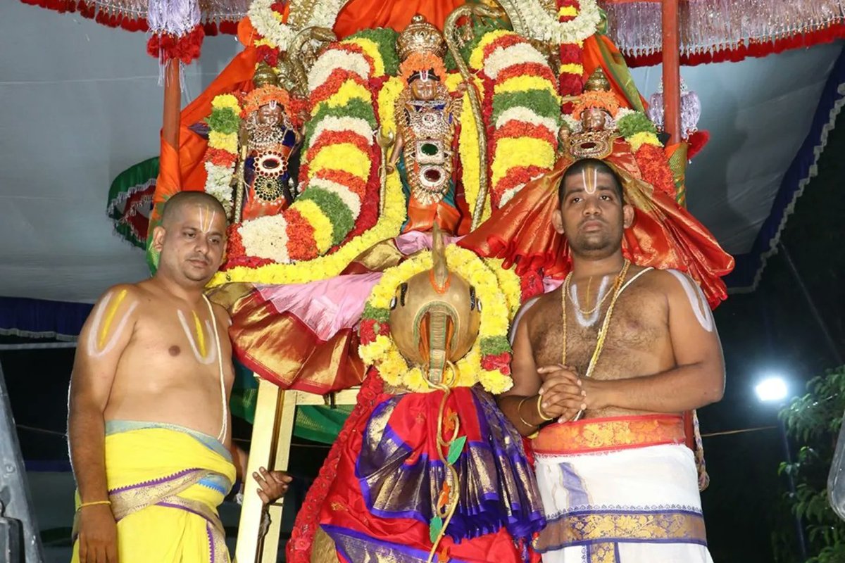 Deities ride on Hamsa

Vontimitta, 18 April 2024:
The utsava idols of Sri Sita Rama and Lakshmana rode on Hamsa Vahanam on the night of second day of ongoing annual Brahmotsavam in Vontimitta to the accompaniment of bhajans, kolatams, enthralling the devotees along Mada streets.