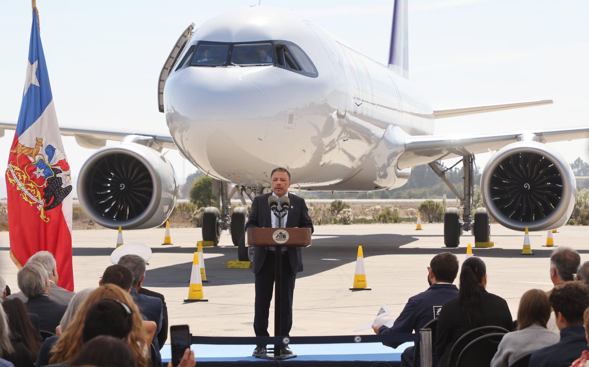 Este aeropuerto se caracterizará por ofrecer vuelos comerciales nacionales e internacionales, lo que impulsará la economía y el turismo en la zona al atender a más de 900 mil pasajeros al año. El proyecto tendrá una inversión que supera los $76 mil millones. 2/2