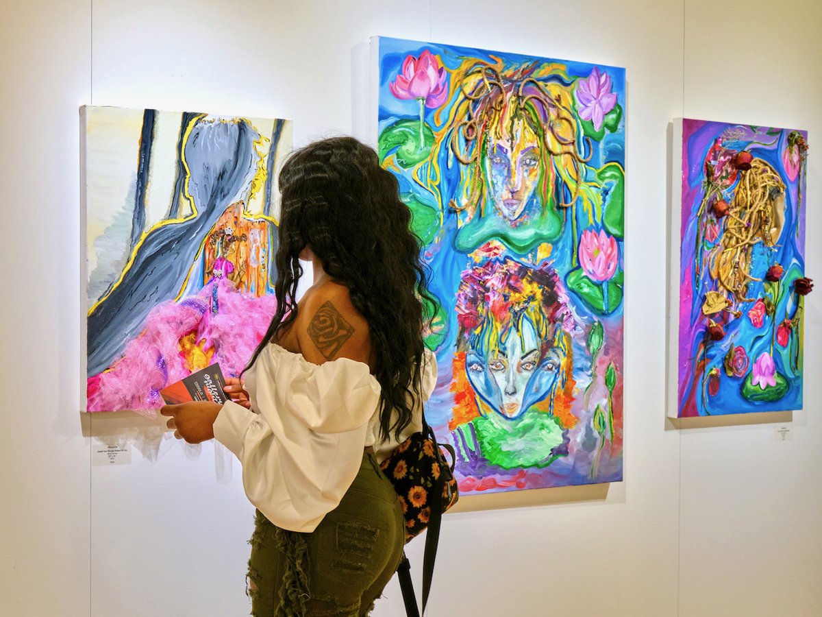 Gallery Night is back this weekend! Explore at numerous MKE gallery venues exhibiting art throughout Milwaukee neighborhoods. Admission is free to all venues during event hours. Learn more: bit.ly/3vPyi23 Photos courtesy of Frank Juarez and Gallery Night