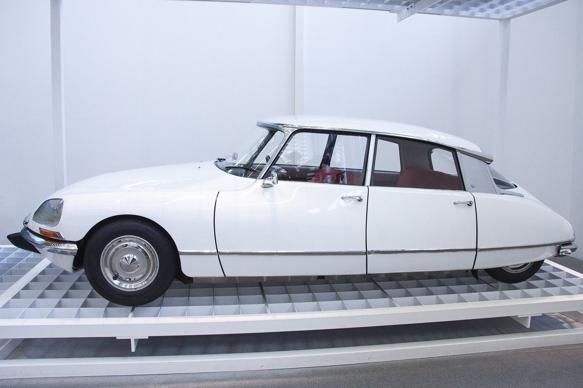 Citroën Ds a classic #Frenchcar 

#France 🇨🇵 #travel #photo #Citroen buff.ly/3VGSKwv